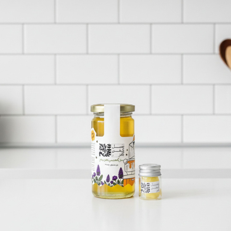 شاه عسل گز انگبین طبیعی ۳۱۰ گرمی با ۱۰ گرم ژل رویال خالص